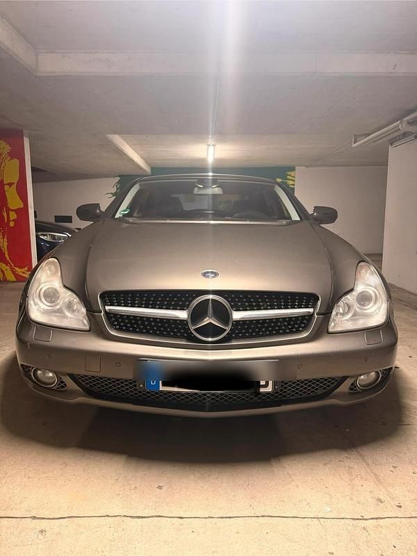 Grau Gebraucht 2009 Mercedes CLS320 Limousine | 7.100 € (Guter Preis) - Bild 1/4