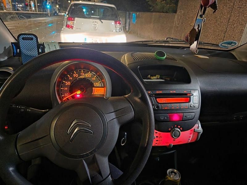 Gebraucht Citroën C1 Attraction 68 PS (50 kW) 2012 Silber Kleinwagen