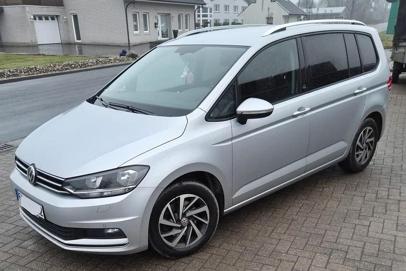 Gebraucht VW Touran Edition 116 PS (85 kW) 2017 Silber Van / Kleinbus