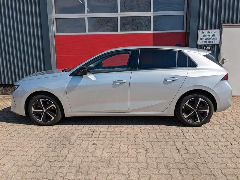 Gebraucht Opel Astra Edition 110 PS (80 kW) 2024 Silber Limousine