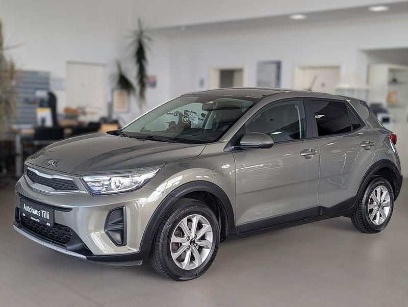 Grau Gebraucht 2020 Kia Stonic Edition 7 SUV | 11.990 € (Guter Preis) - Bild 1/4