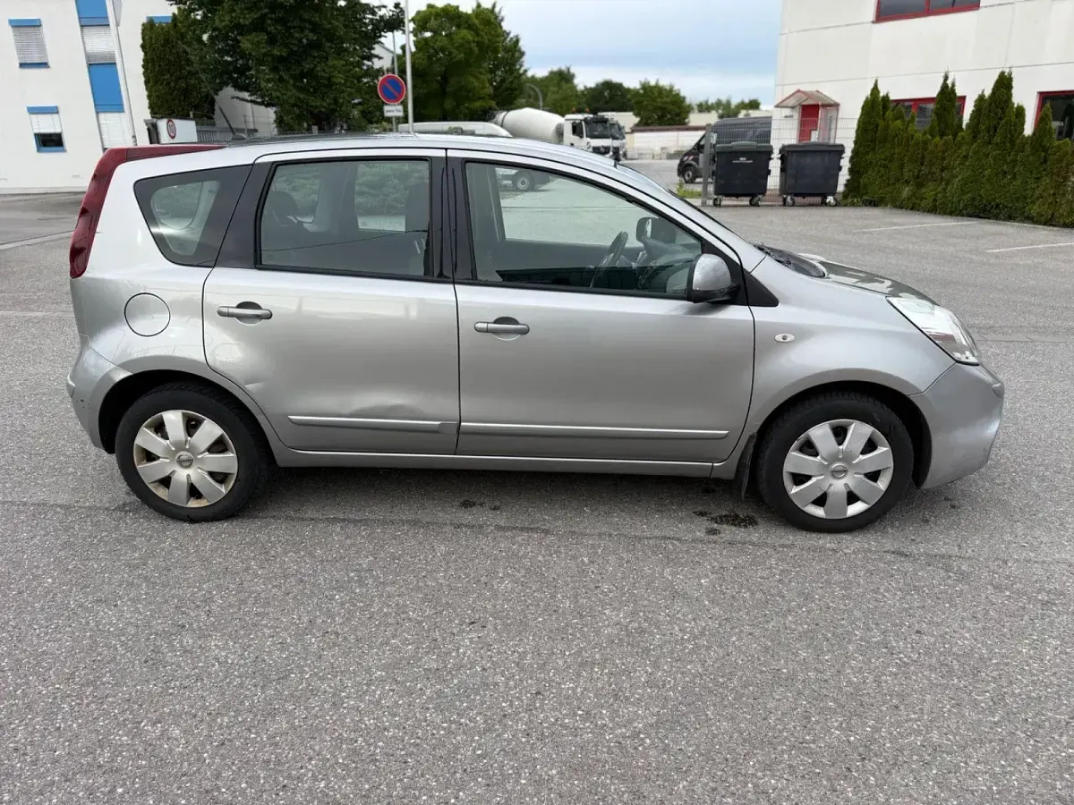 Gebraucht Nissan Note Acenta 88 PS (64 kW) 2012 Silber Kleinwagen