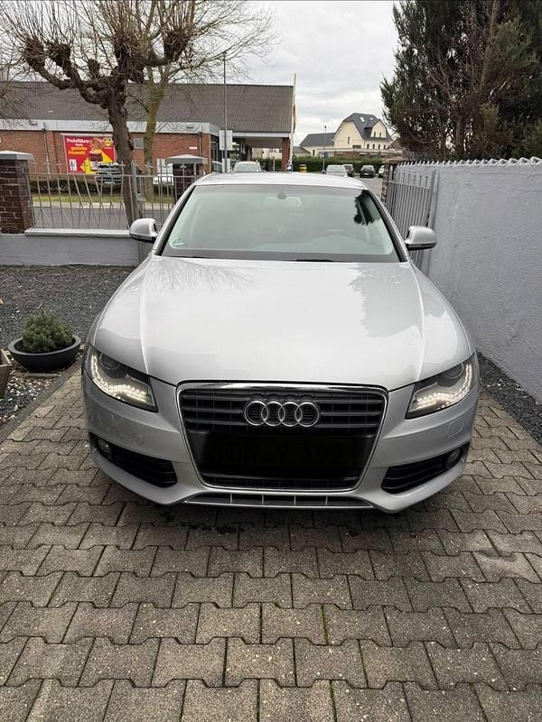 Grau Gebraucht 2007 Audi A4 Sport Limousine | 7.700 € (Teuer) - Bild 1/4