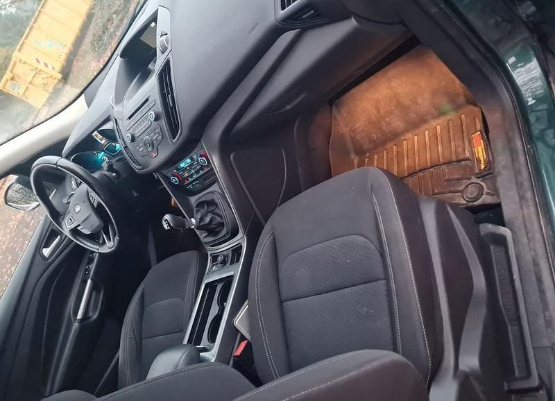 Second-hand Ford Kuga 150 CP (110 kW) 2018 Verde SUV