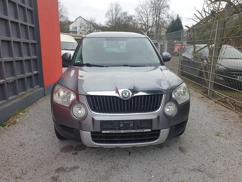 Grau Gebraucht 2012 Skoda Yeti Plus Edition SUV | 3.390 € (Superpreis) - Bild 1/4