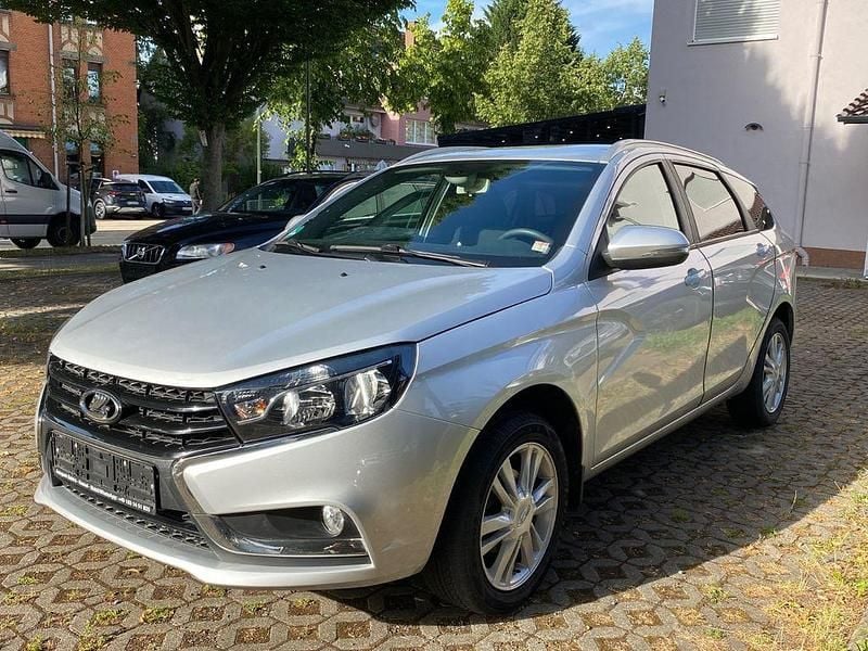 Silber Gebraucht 2018 Lada Vesta Kombi | 5.990 € (Fairer Preis) - Bild 1/4