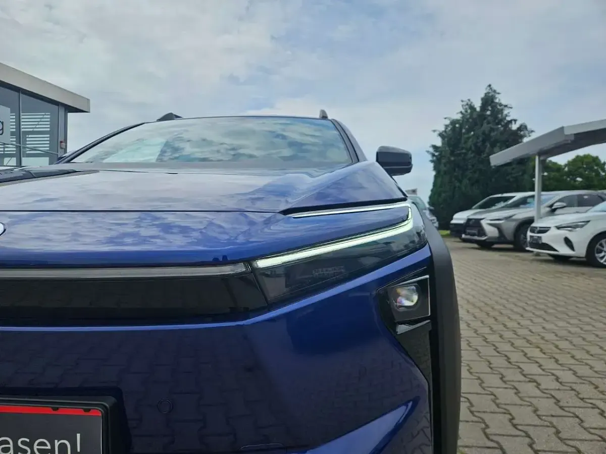 Neu Toyota bZ4X 164 kW (224 PS) 2026 Sapphire blue pearl SUV