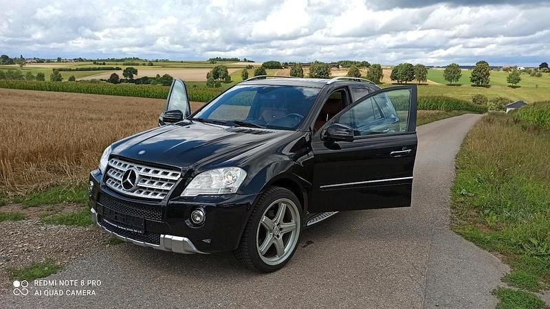 Schwarz Gebraucht 2011 Mercedes ML350 AMG SUV | 15.500 € - Bild 1/4
