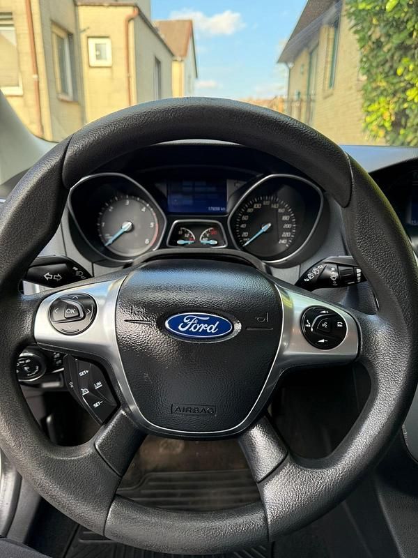 Usata Ford Focus 115 CV (84 kW) 2013 Bianco Station wagon