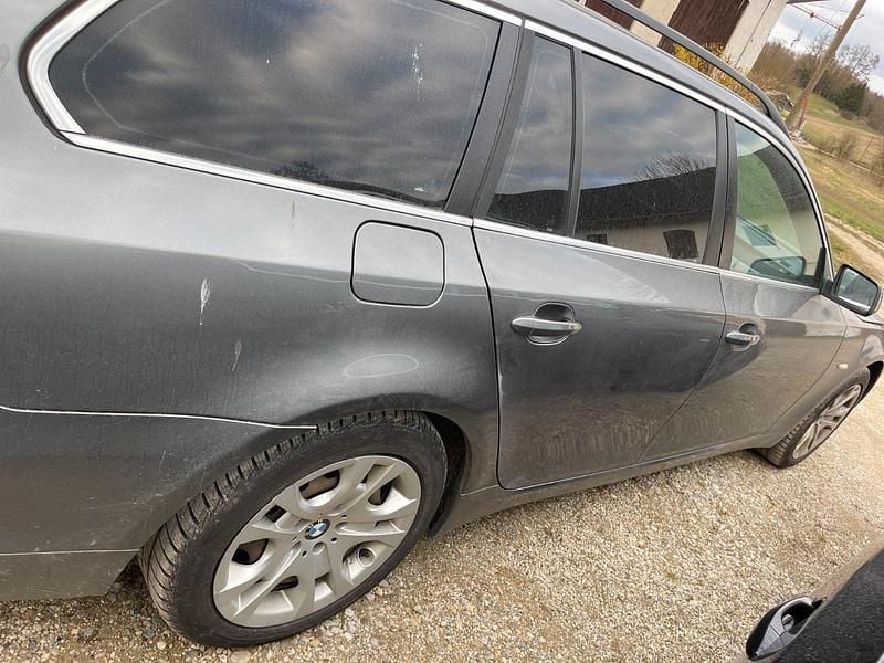 Gebraucht BMW 525 197 PS (144 kW) 2009 Grau Kombi