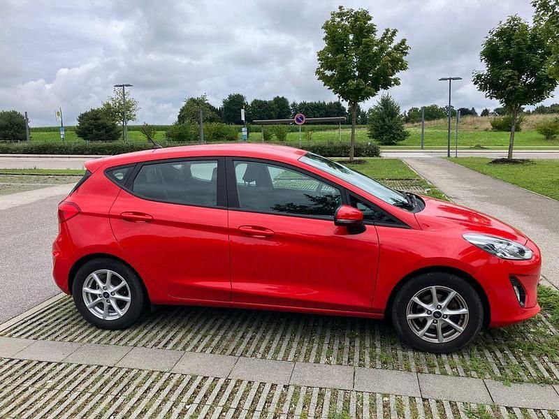 Gebraucht Ford Fiesta Cool & Connect 86 PS (63 kW) 2019 Rot Kleinwagen