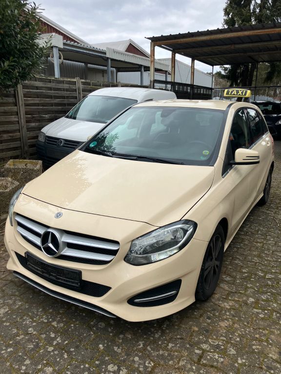 Gebraucht 2018 Mercedes B180 Van / Kleinbus | 3.990 € - Bild 1/4