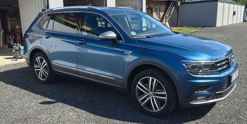 Blau Gebraucht 2020 VW Tiguan Allspace SUV | 23.800 € (Teuer) - Bild 1/4