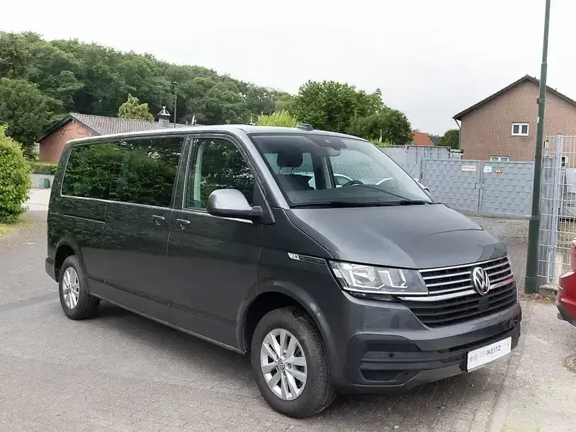 Gebraucht VW Caravelle Comfortline 150 PS (110 kW) 2024 Indiumgrau metallic Van