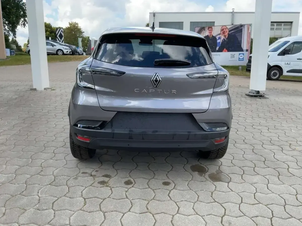 Neu Renault Captur Techno 91 PS (66 kW) 2025 Grau cassiopee SUV
