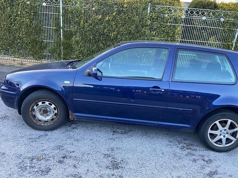 Gebraucht VW Golf IV 101 PS (74 kW) 2003 Blau Kleinwagen
