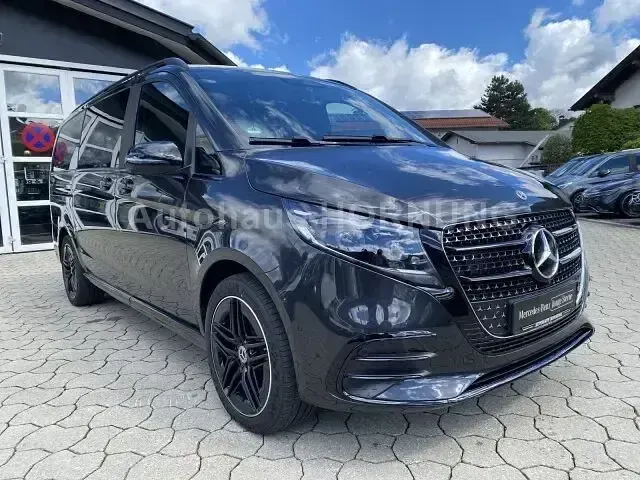 Gebraucht Mercedes V300 AMG 237 PS (174 kW) 2026 Grau Van / Kleinbus
