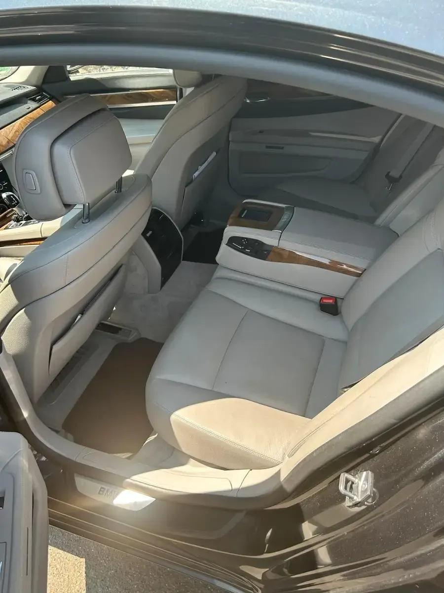 Gebraucht BMW 750 408 PS (300 kW) 2009 Schwarz Limousine