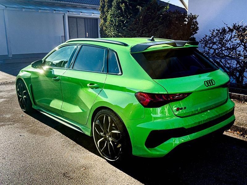 Gebraucht Audi RS3 Sport 400 PS (294 kW) 2023 Grün Limousine