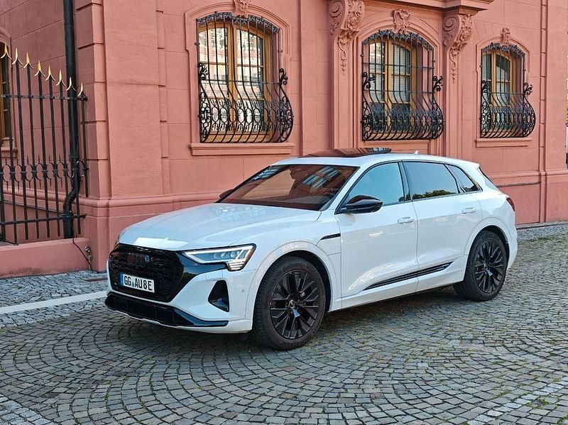 Weiß Gebraucht 2023 Audi Q8 e-tron Advanced Plus SUV | 48.500 € (Superpreis) - Bild 1/4