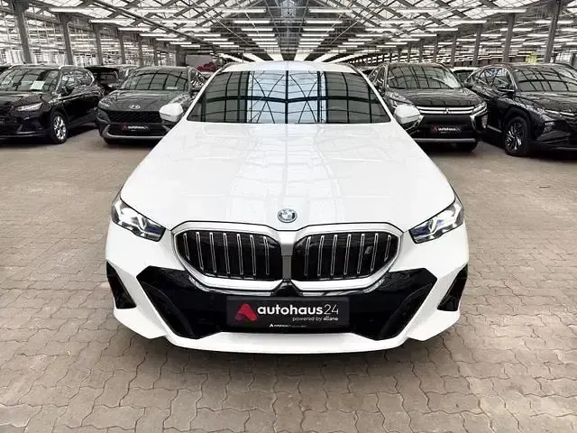 Gebraucht BMW i5 M Sport 250 kW (340 PS) 2024 Weiß Kombi