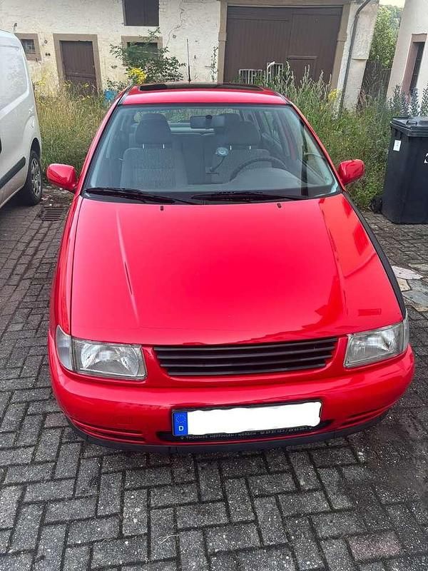 Rot Gebraucht 1997 VW Polo Limousine | 1.499 € (Fairer Preis) - Bild 1/4