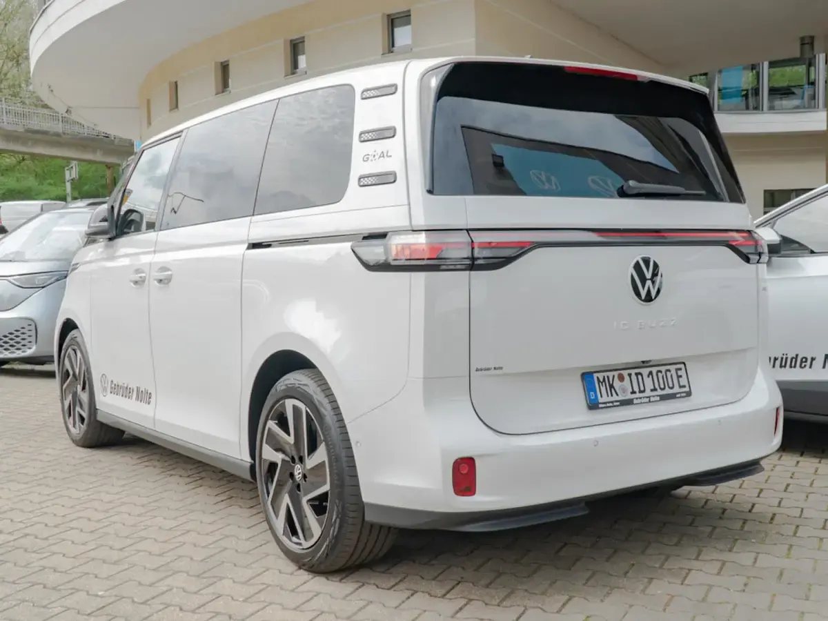 Gebraucht VW ID. Buzz Pro 210 kW (286 PS) 2025 Weiss / Van / Kleinbus