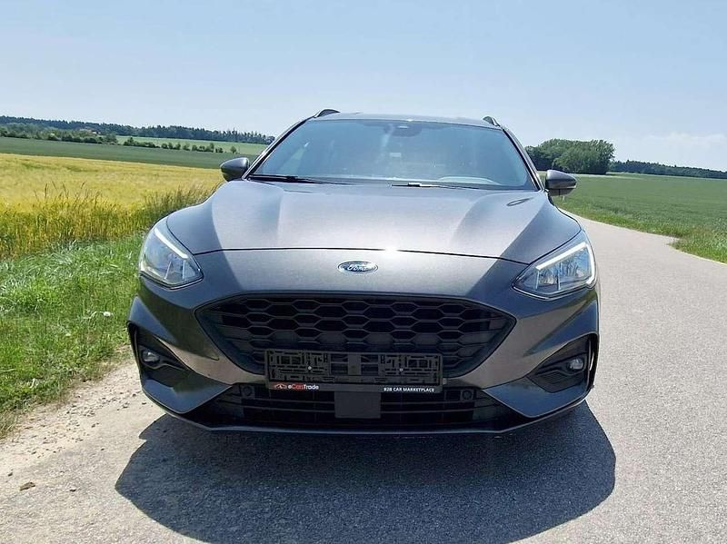 Grau Gebraucht 2019 Ford Focus ST-Line Kombi | 9.200 € (Teuer) - Bild 1/4