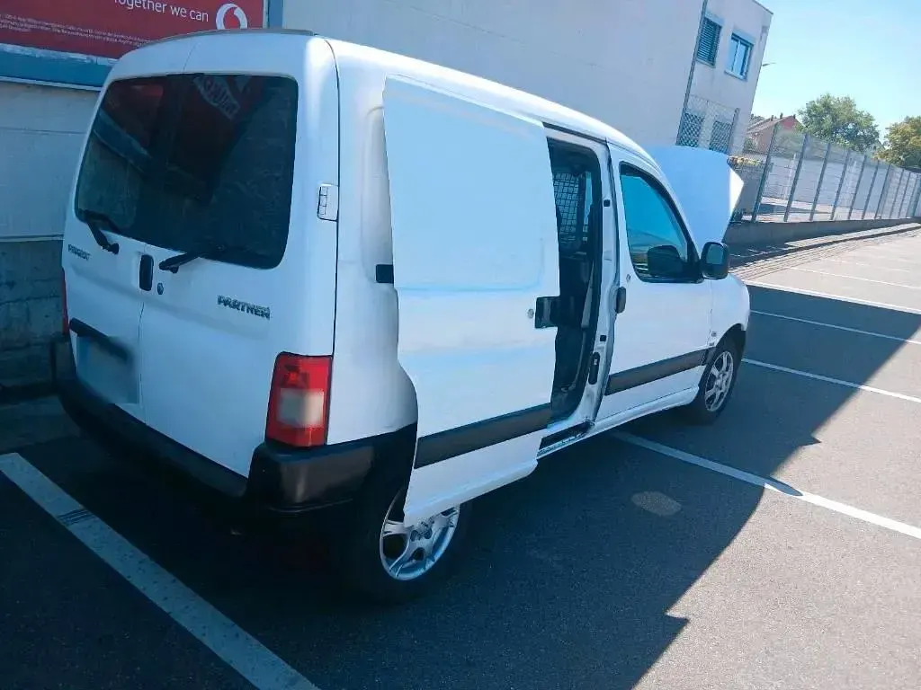 Gebraucht Peugeot Partner 75 PS (55 kW) 2007 Weiß Van / Kleinbus