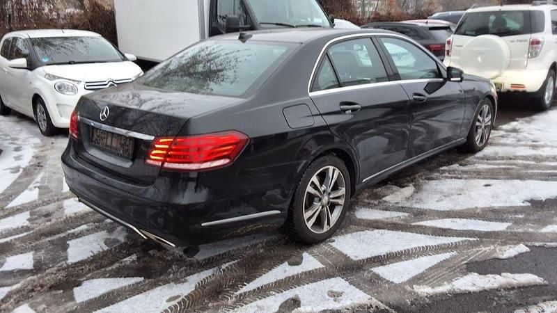 Gebraucht Mercedes E200 136 PS (100 kW) 2016 Schwarz Limousine