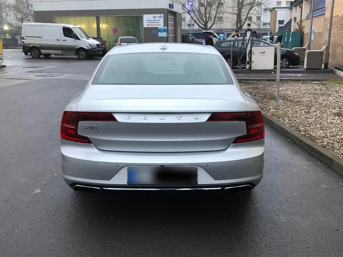 Second-hand Volvo S90 235 CP (172 kW) 2017 Argintiu Berlinǎ