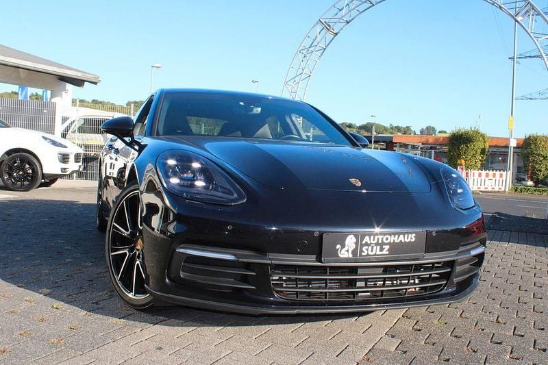 Schwarz Gebraucht 2018 Porsche Panamera 4 Limousine | 66.699 € (Fairer Preis) - Bild 1/4