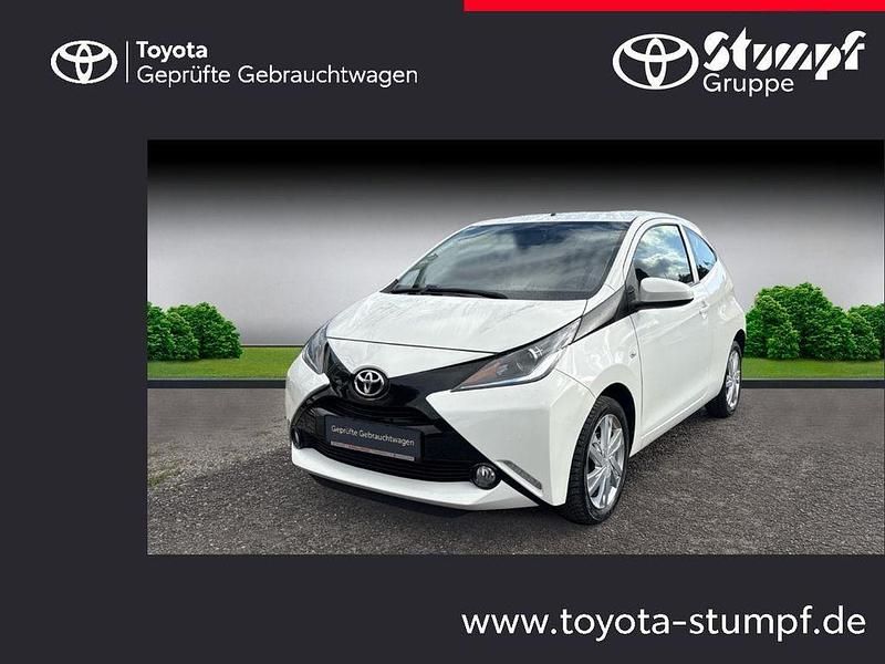 Weiß Gebraucht 2017 Toyota Aygo X-play Kleinwagen | 5.980 € (Fairer Preis) - Bild 1/4