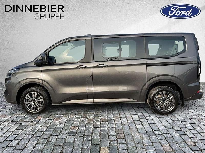 Gebraucht Ford Tourneo Titanium 150 PS (110 kW) 2024 Grau (metallic) Van / Kleinbus