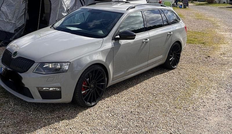 Grau Gebraucht 2014 Skoda Octavia RS Kombi | 12.800 € (Fairer Preis) - Bild 1/4