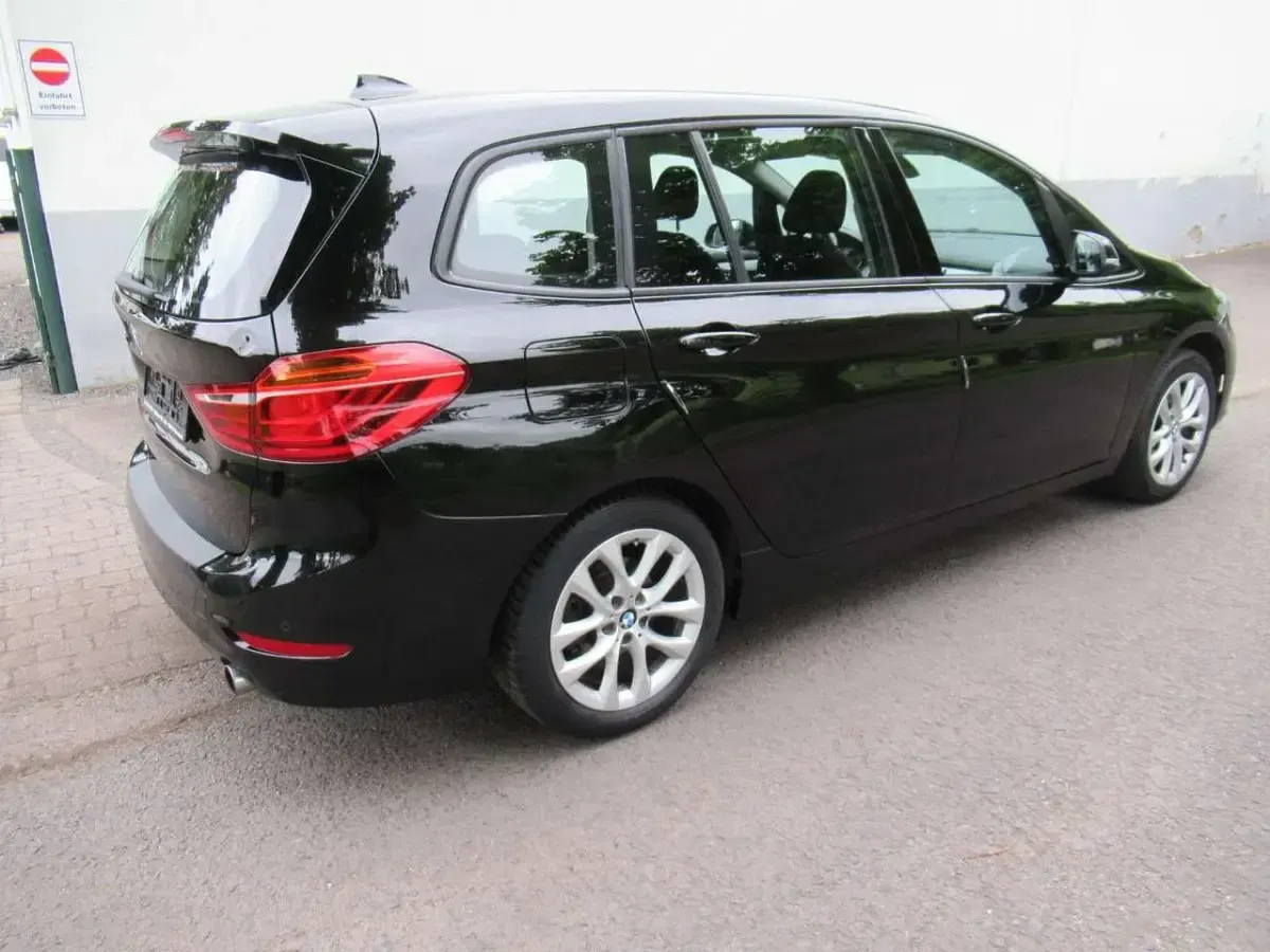 Gebraucht BMW 220 190 PS (139 kW) 2015 Diamantschwarz Van / Kleinbus
