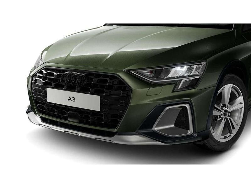 Gebraucht Audi A3 Ambiente 150 PS (110 kW) 2025 Gruen Limousine