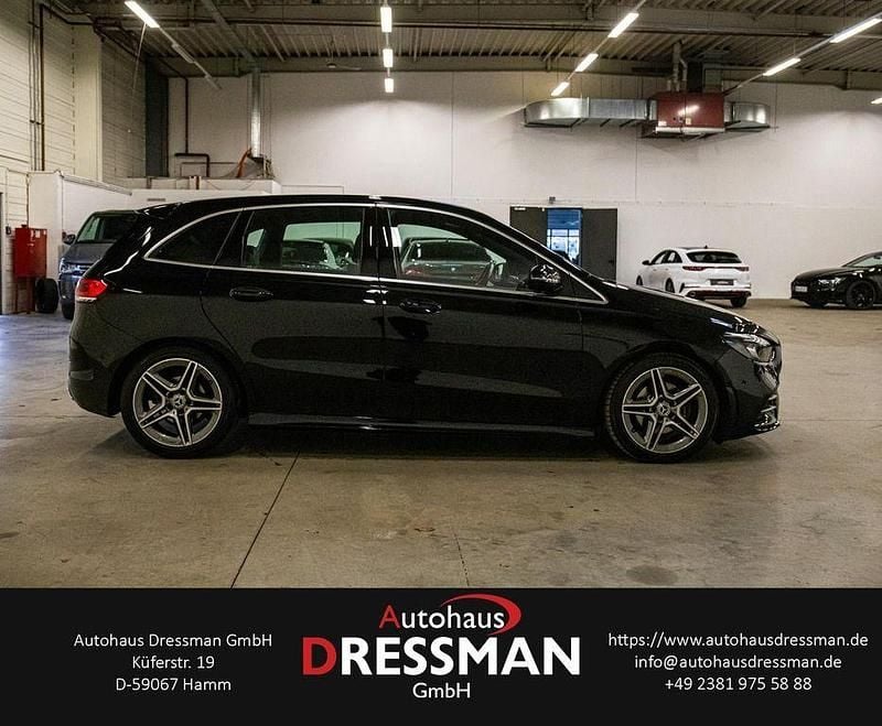 Gebraucht Mercedes B200 AMG line 150 PS (110 kW) 2020 Kosmosschwarz  metalliclack Van / Kleinbus