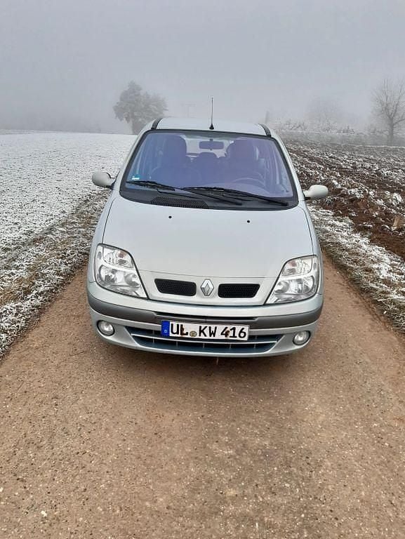 Silber Gebraucht 2002 Renault Scénic Dynamique Van / Kleinbus | 650 € (Superpreis) - Bild 1/3