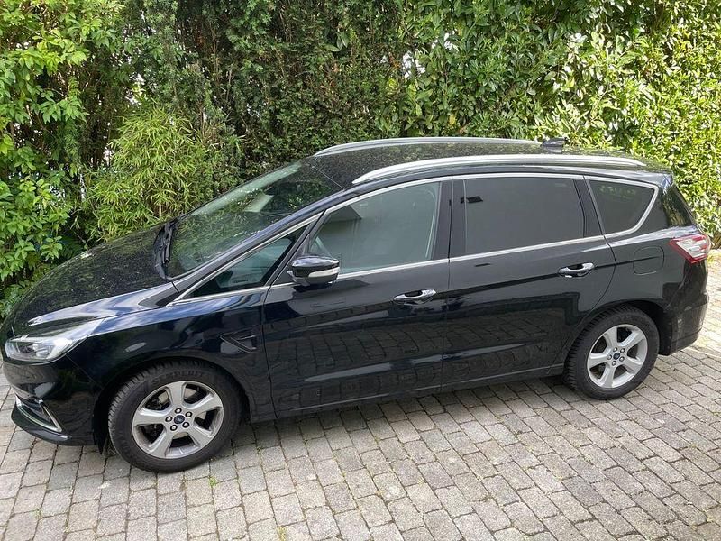 Schwarz Gebraucht 2019 Ford S-MAX Titanium Van / Kleinbus | 17.000 € (Fairer Preis) - Bild 1/1