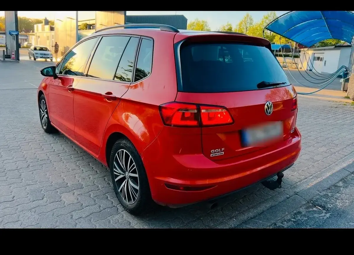 Gebraucht VW Golf VII 110 PS (80 kW) 2016 Orange Limousine
