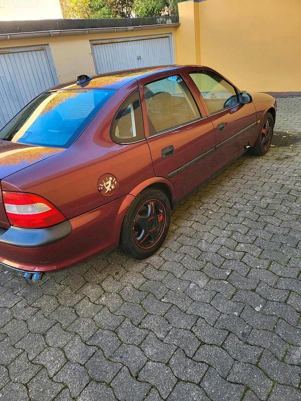 Gebraucht Opel Vectra 101 PS (74 kW) 1998 Rot Limousine