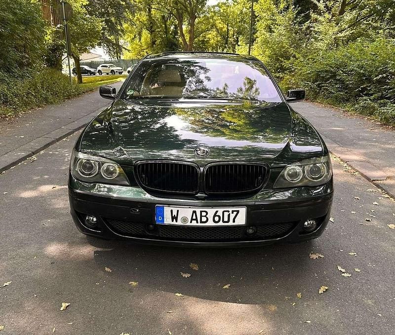 Grün Gebraucht 2006 BMW 750 Sport Line Limousine | 8.500 € (Teuer) - Bild 1/4