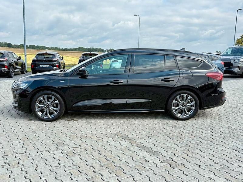 Używany Ford Focus ST-Line 125 KM (91 kW) 2021 Czarny Sedan/Limuzyna