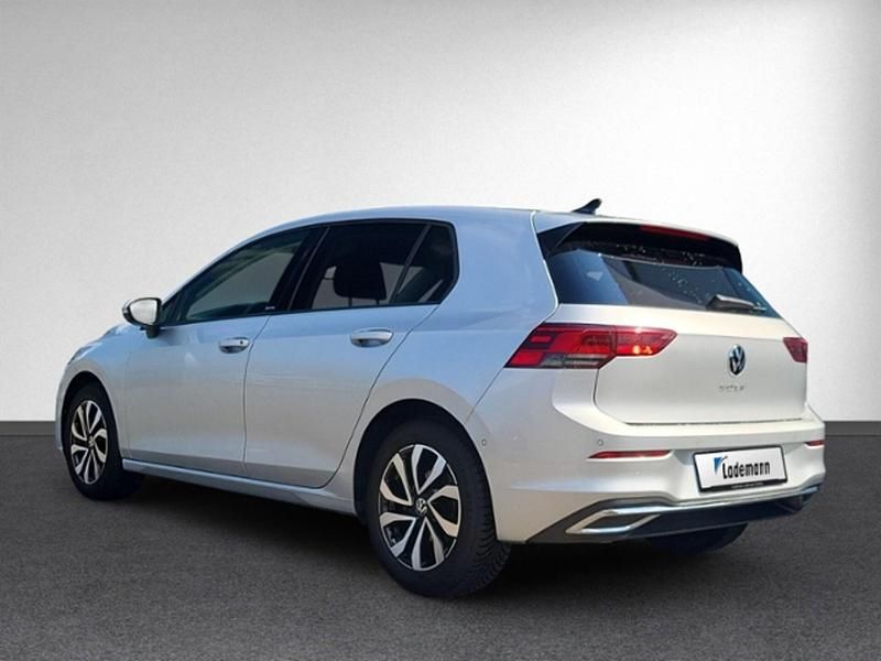 Używany VW Golf VIII Active 150 KM (110 kW) 2023 Srebrny Sedan/Limuzyna