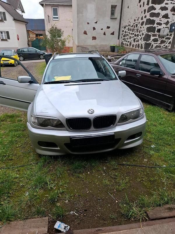 Silber Gebraucht 2004 BMW 320 Kombi | 2.000 € (Superpreis) - Bild 1/4