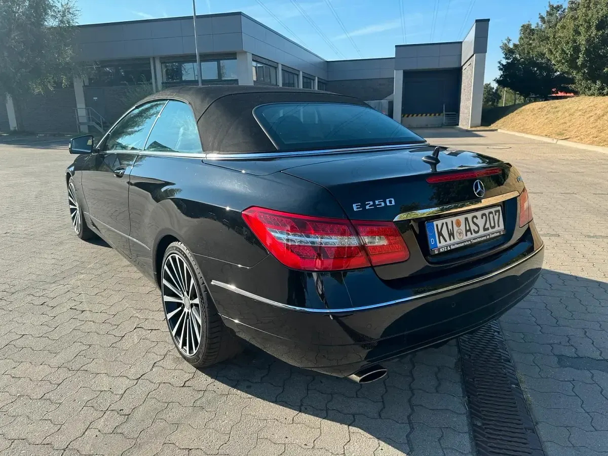 Gebraucht Mercedes E250 Elegance 204 PS (150 kW) 2012 Schwarz Cabrio