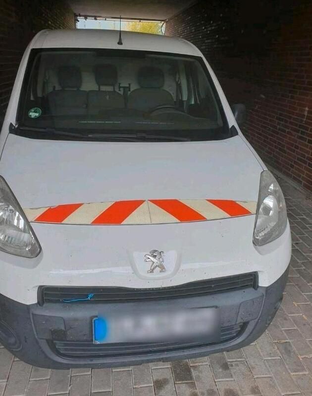 Weiß Gebraucht 2014 Peugeot Partner Van / Kleinbus | 4.000 € (Fairer Preis) - Bild 1/4