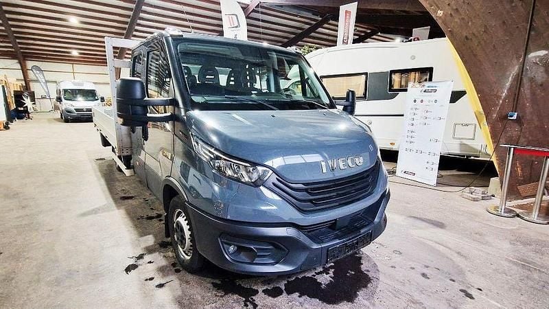 Grau Gebraucht 2022 Iveco Daily Van / Kleinbus | 35.581 € (Guter Preis) - Bild 1/4