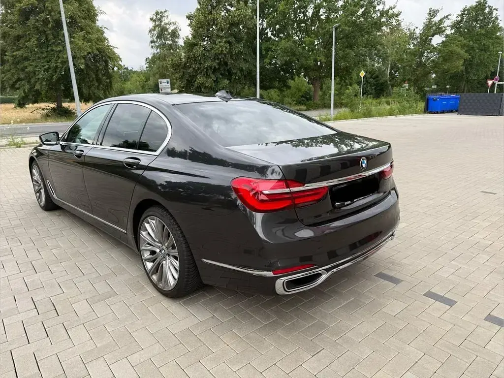 Gebraucht BMW 730 265 PS (194 kW) 2017 Grau Limousine